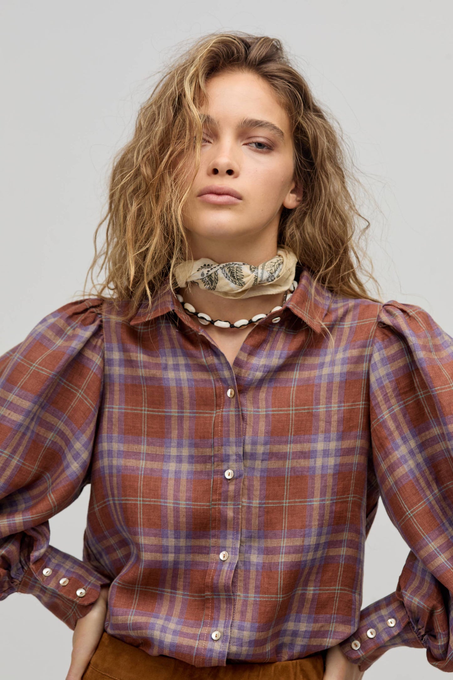Lanhtropy - Camille Linen Shirt - Hazelnut Checks: Hazelnut Checks / L
